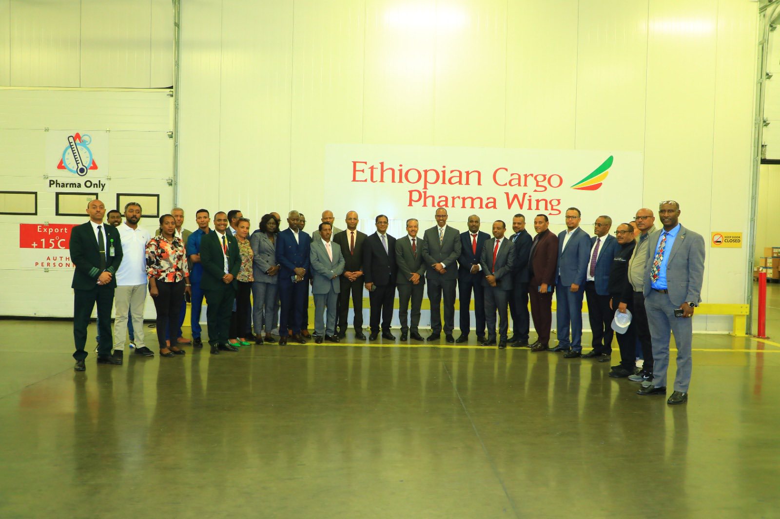 ከብልፅግና ፓርቲ ዋና ፅ/ቤት ከፍተኛ አመራሮች ጋር በጋራ በመሆን በዛሬው እለት የ79 ዓመት ወጣት የሆነውን ጉምቱውን የኢትዮጵያ አየር መንገድን ጎብኝተናል።